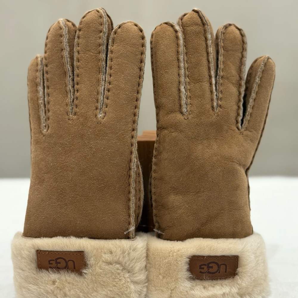UGG Women's Turn Cuff Glove Color Chestnut